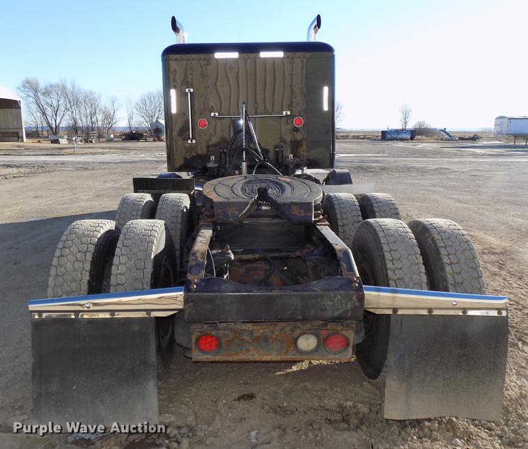 image for item DE7562 2012 Peterbilt Paccar 386 semi truck