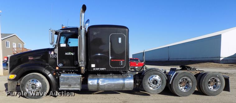 image for item DE7562 2012 Peterbilt Paccar 386 semi truck