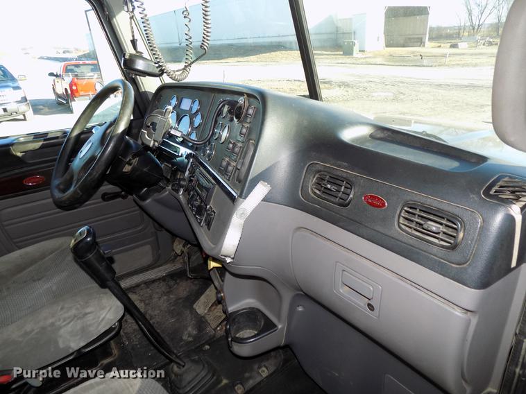 image for item DE7562 2012 Peterbilt Paccar 386 semi truck