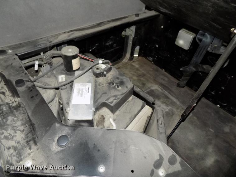 image for item DE7562 2012 Peterbilt Paccar 386 semi truck