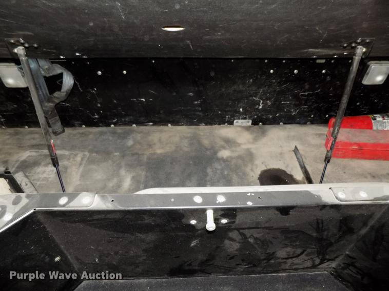 image for item DE7562 2012 Peterbilt Paccar 386 semi truck