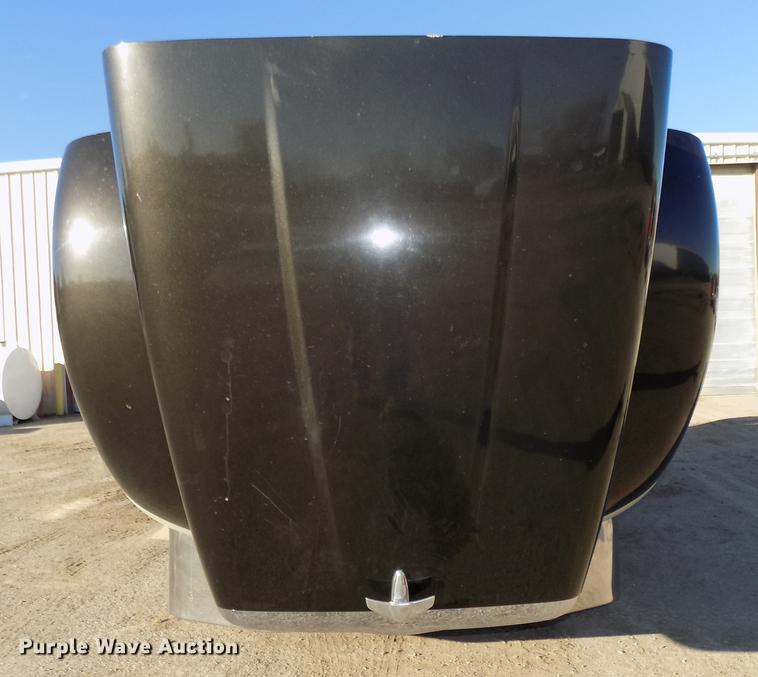 image for item DE7562 2012 Peterbilt Paccar 386 semi truck