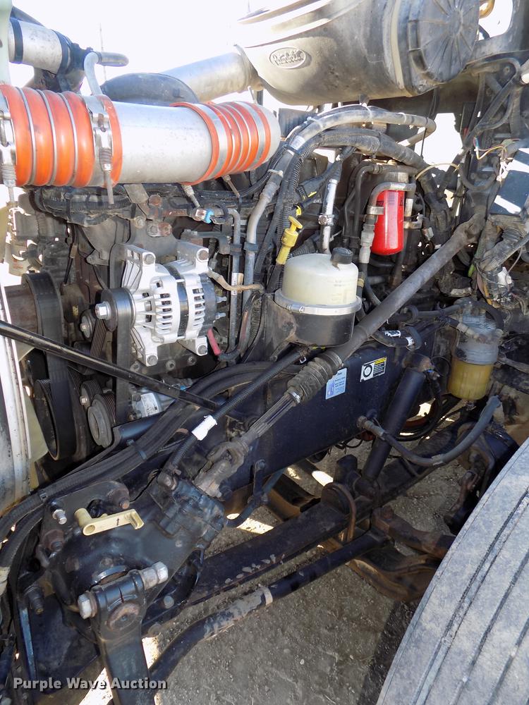 image for item DE7562 2012 Peterbilt Paccar 386 semi truck