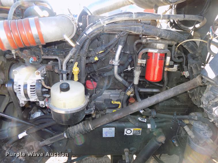 image for item DE7562 2012 Peterbilt Paccar 386 semi truck