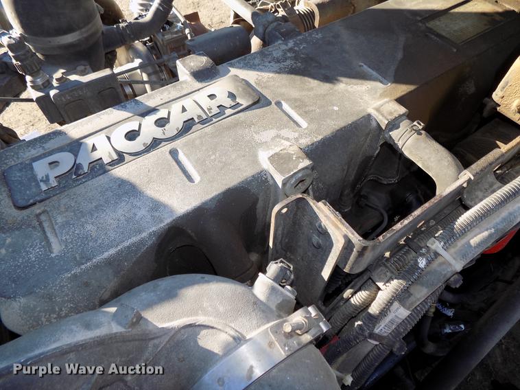 image for item DE7562 2012 Peterbilt Paccar 386 semi truck