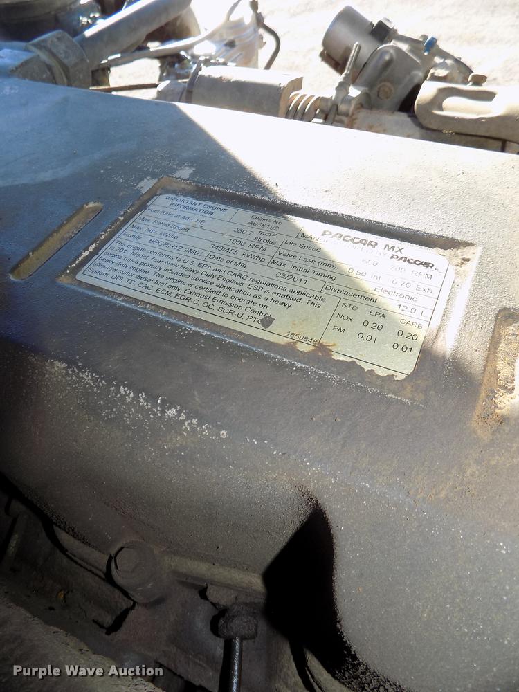 image for item DE7562 2012 Peterbilt Paccar 386 semi truck