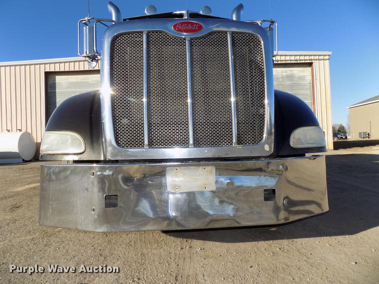 image for item DE7562 2012 Peterbilt Paccar 386 semi truck