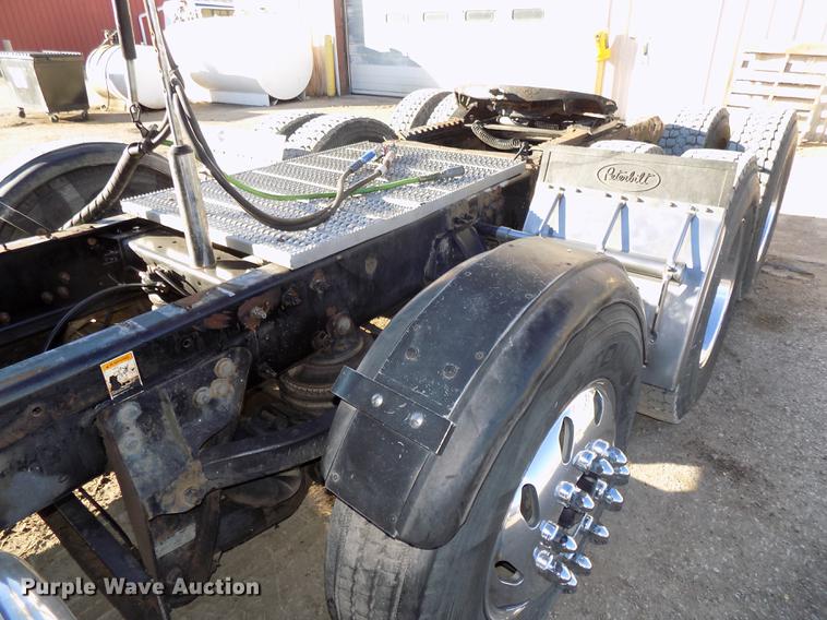 image for item DE7562 2012 Peterbilt Paccar 386 semi truck