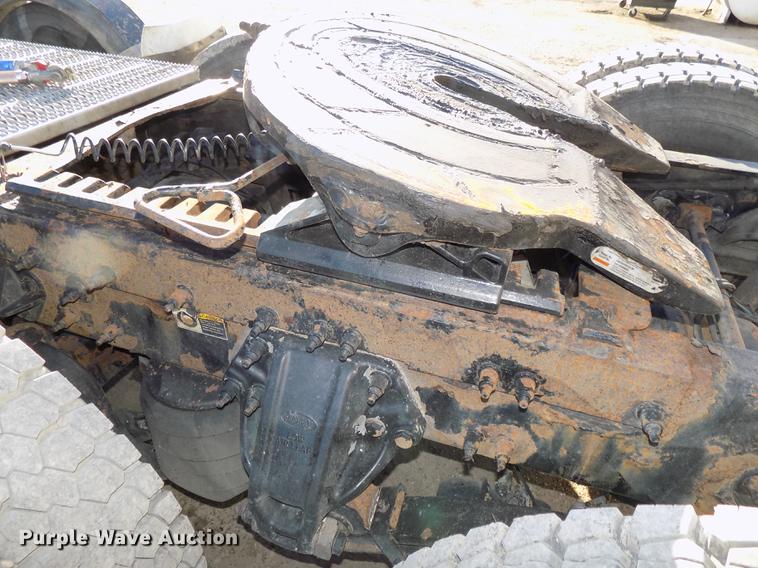 image for item DE7562 2012 Peterbilt Paccar 386 semi truck