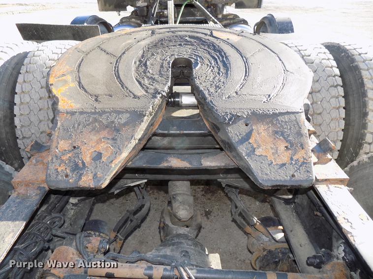 image for item DE7562 2012 Peterbilt Paccar 386 semi truck