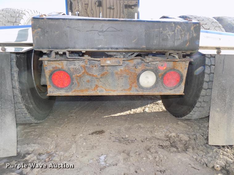 image for item DE7562 2012 Peterbilt Paccar 386 semi truck