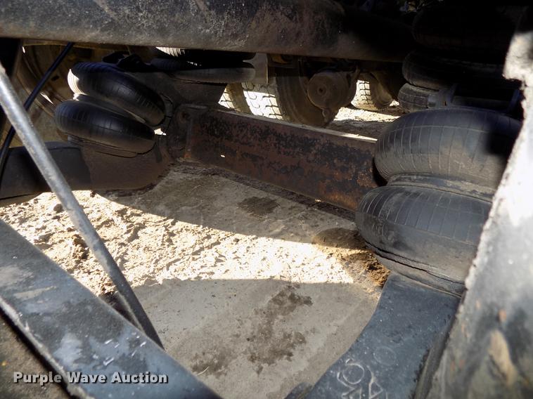 image for item DE7562 2012 Peterbilt Paccar 386 semi truck