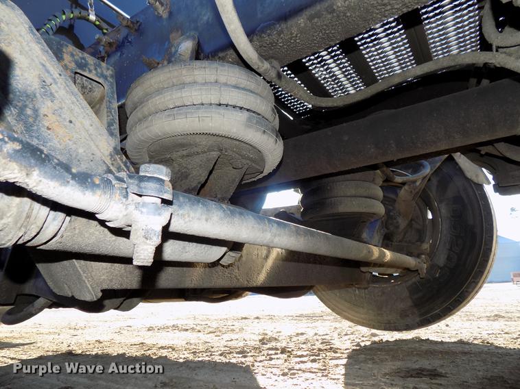 image for item DE7562 2012 Peterbilt Paccar 386 semi truck