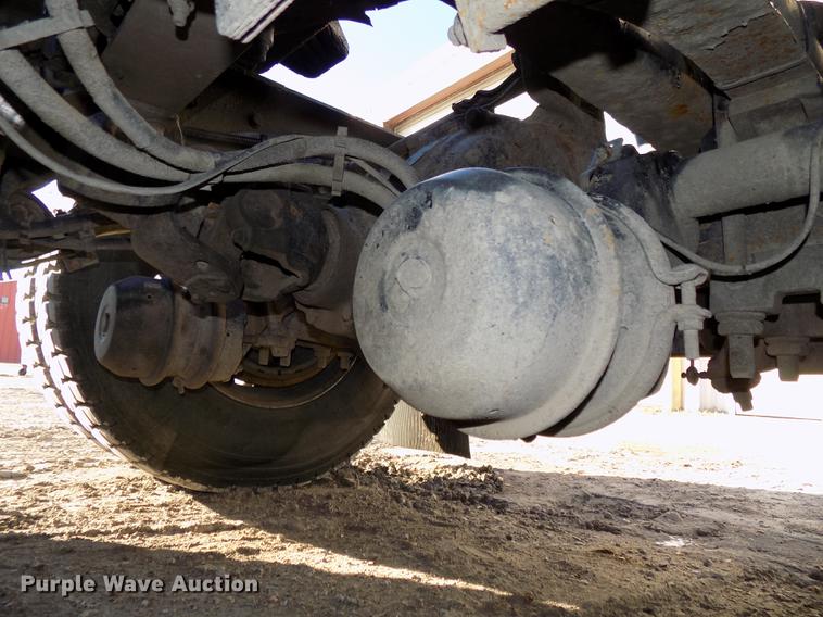 image for item DE7562 2012 Peterbilt Paccar 386 semi truck