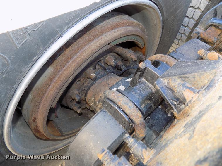 image for item DE7562 2012 Peterbilt Paccar 386 semi truck