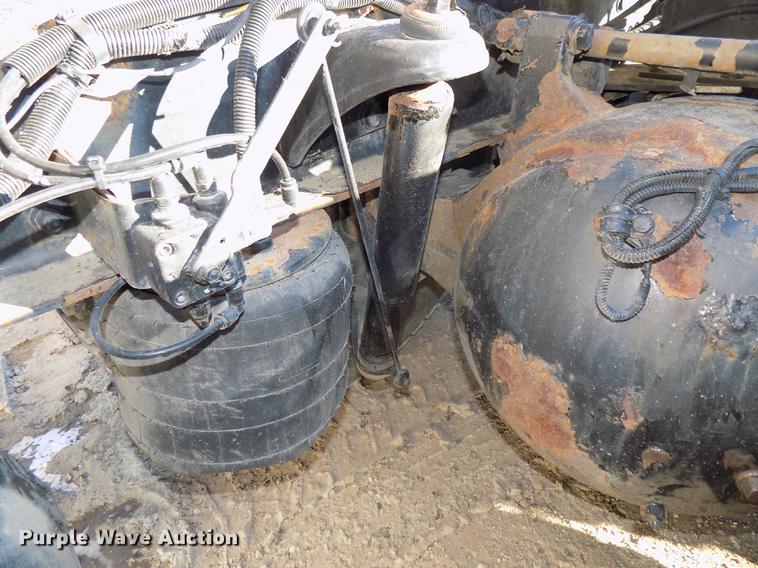 image for item DE7562 2012 Peterbilt Paccar 386 semi truck