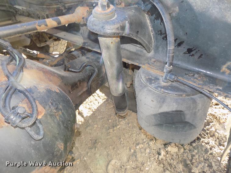 image for item DE7562 2012 Peterbilt Paccar 386 semi truck