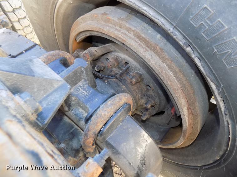 image for item DE7562 2012 Peterbilt Paccar 386 semi truck