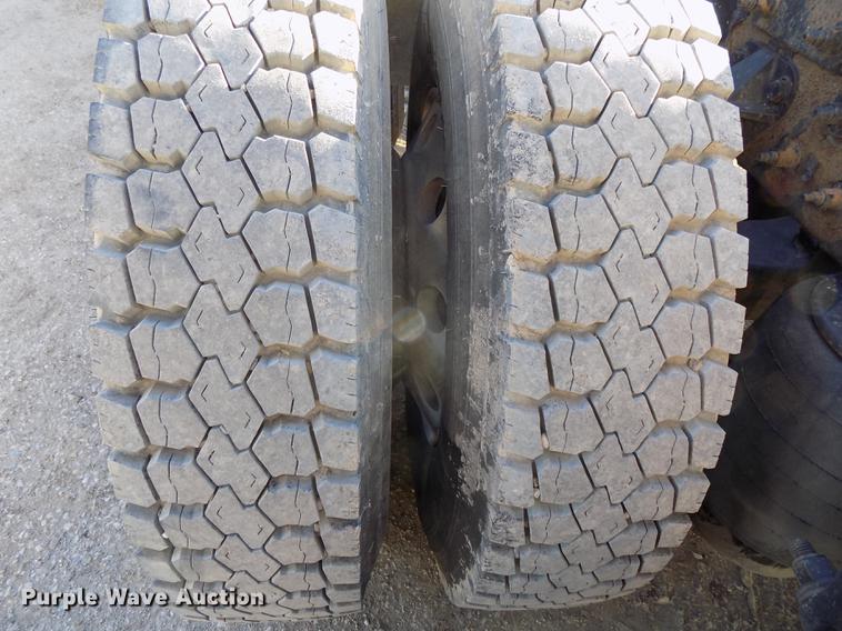 image for item DE7562 2012 Peterbilt Paccar 386 semi truck