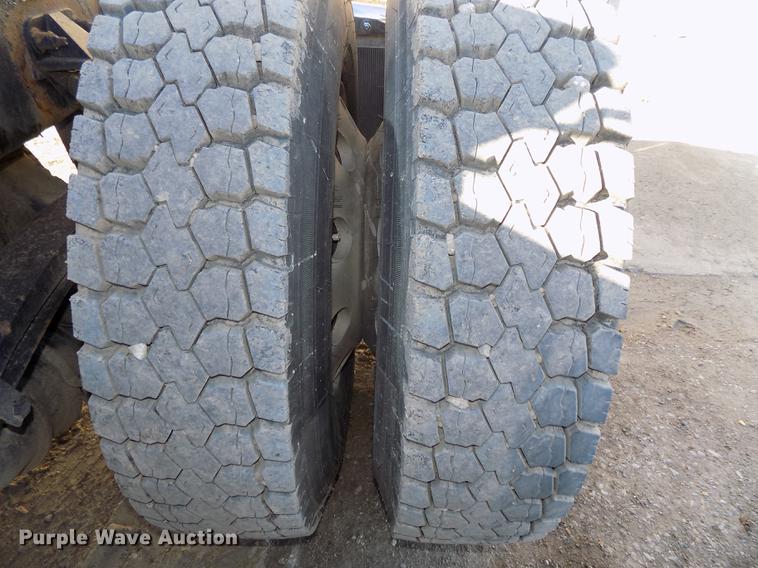 image for item DE7562 2012 Peterbilt Paccar 386 semi truck