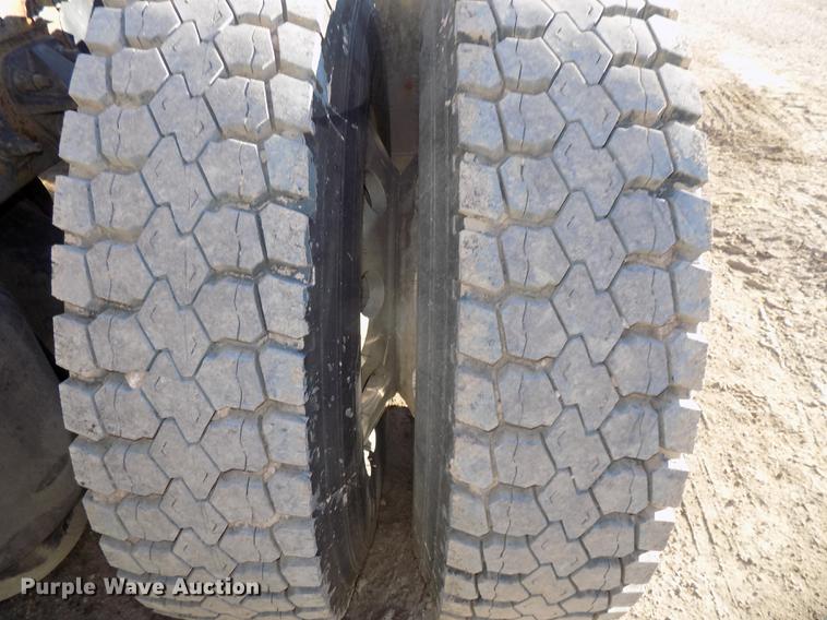 image for item DE7562 2012 Peterbilt Paccar 386 semi truck