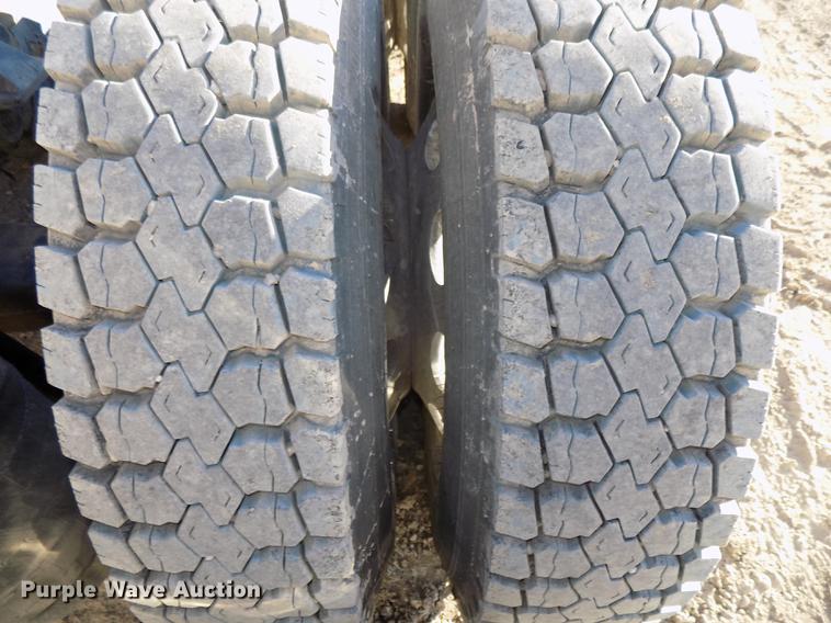 image for item DE7562 2012 Peterbilt Paccar 386 semi truck