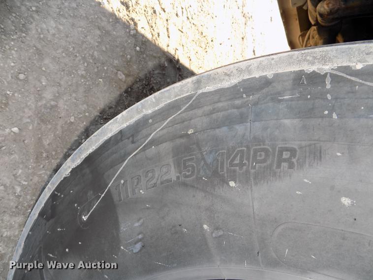 image for item DE7562 2012 Peterbilt Paccar 386 semi truck