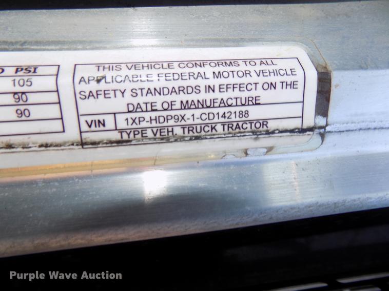 image for item DE7562 2012 Peterbilt Paccar 386 semi truck