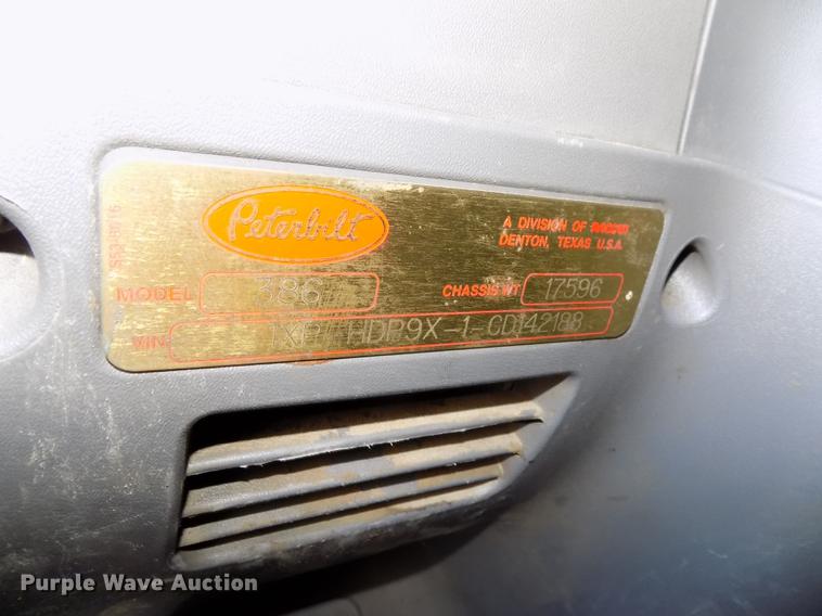 image for item DE7562 2012 Peterbilt Paccar 386 semi truck