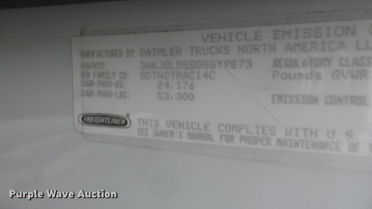 image for item DG2855 2016 Freightliner Cascadia semi truck