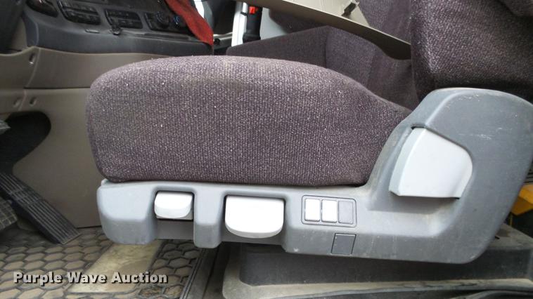 image for item DG2855 2016 Freightliner Cascadia semi truck