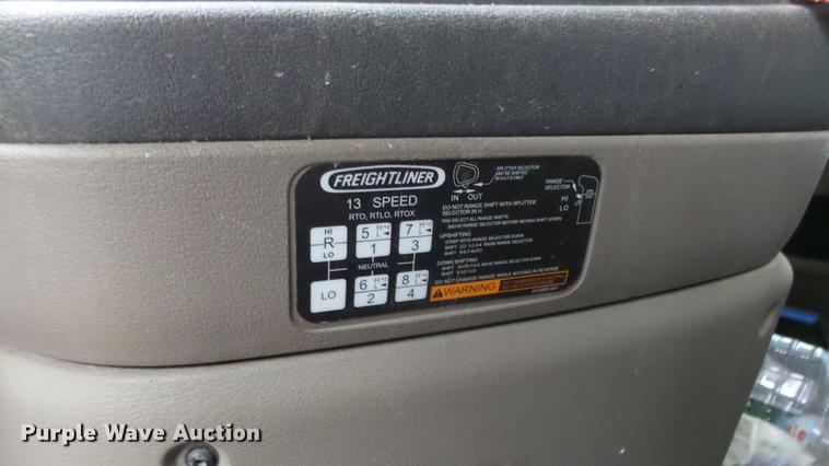 image for item DG2855 2016 Freightliner Cascadia semi truck