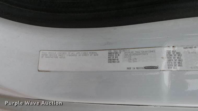 image for item DG2855 2016 Freightliner Cascadia semi truck