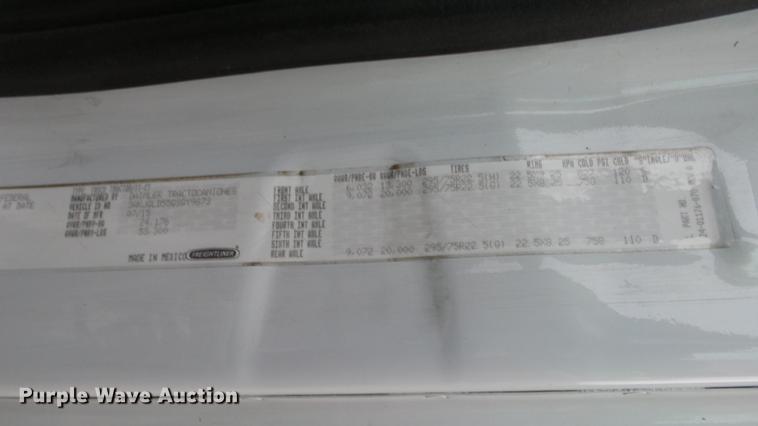 image for item DG2855 2016 Freightliner Cascadia semi truck