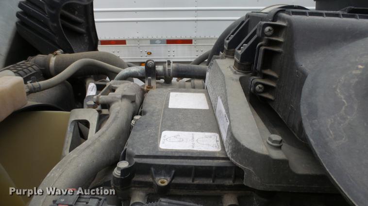 image for item DG2855 2016 Freightliner Cascadia semi truck