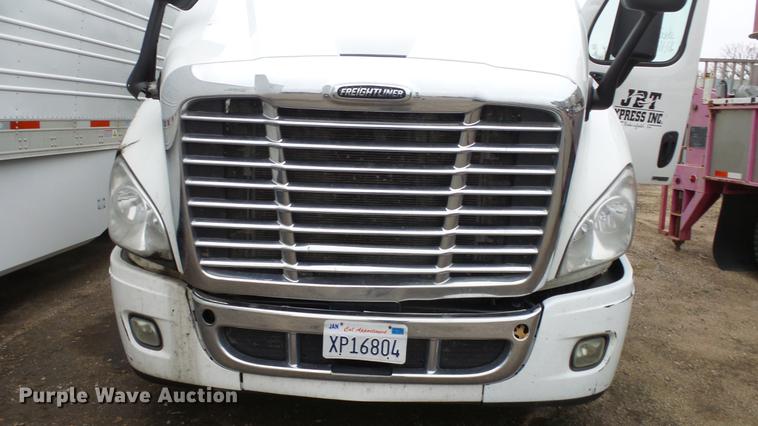 image for item DG2855 2016 Freightliner Cascadia semi truck