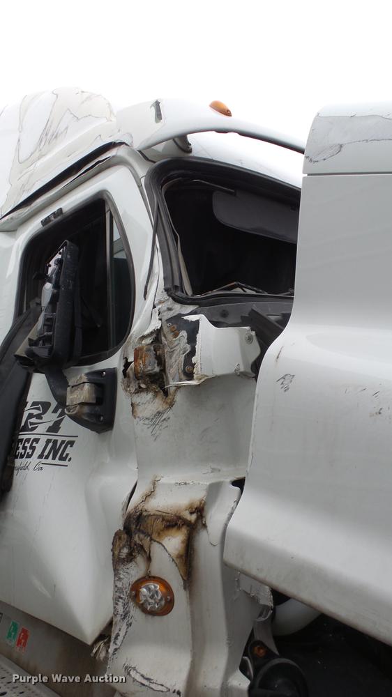 image for item DG2855 2016 Freightliner Cascadia semi truck