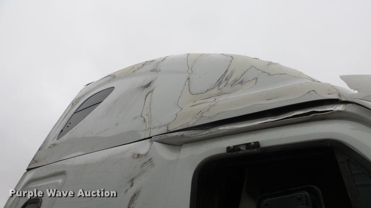 image for item DG2855 2016 Freightliner Cascadia semi truck