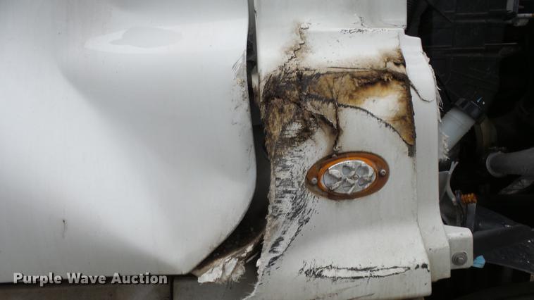 image for item DG2855 2016 Freightliner Cascadia semi truck