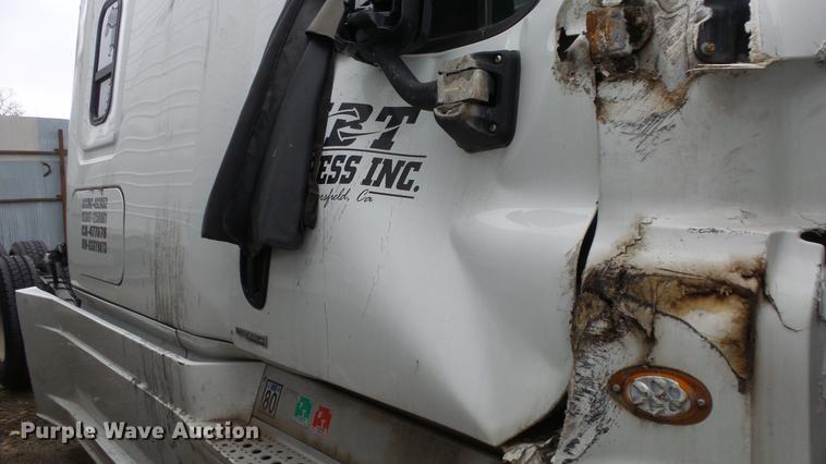 image for item DG2855 2016 Freightliner Cascadia semi truck