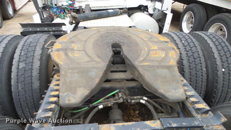 image for item DG2855 2016 Freightliner Cascadia semi truck