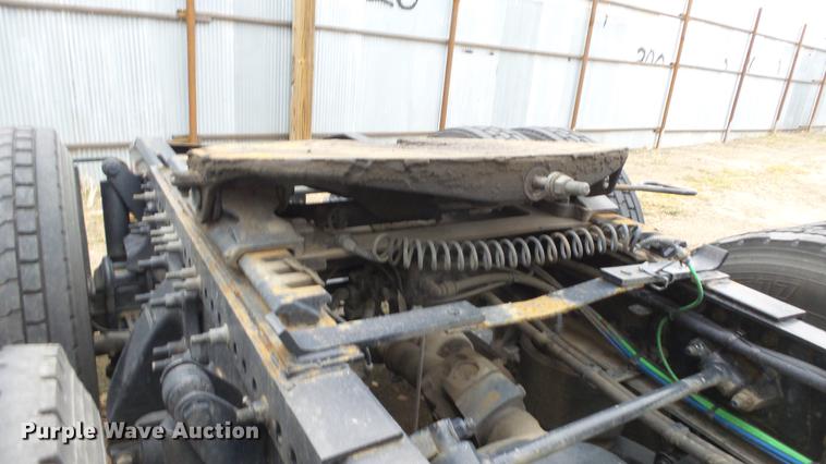 image for item DG2855 2016 Freightliner Cascadia semi truck