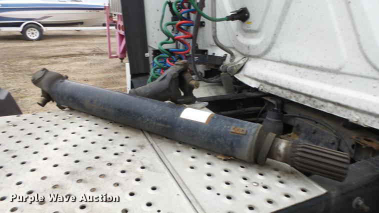 image for item DG2855 2016 Freightliner Cascadia semi truck