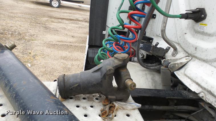 image for item DG2855 2016 Freightliner Cascadia semi truck