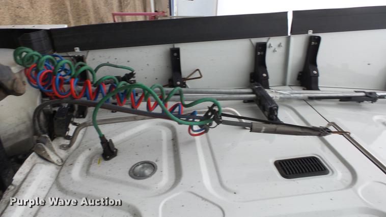 image for item DG2855 2016 Freightliner Cascadia semi truck