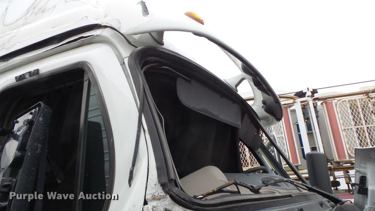 image for item DG2855 2016 Freightliner Cascadia semi truck