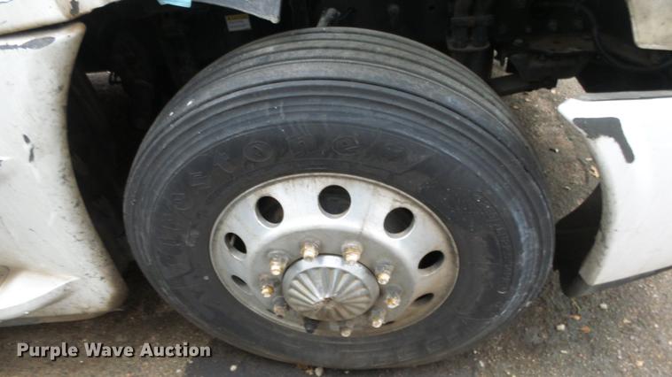 image for item DG2855 2016 Freightliner Cascadia semi truck