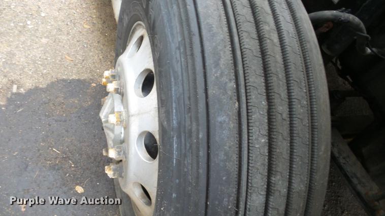 image for item DG2855 2016 Freightliner Cascadia semi truck