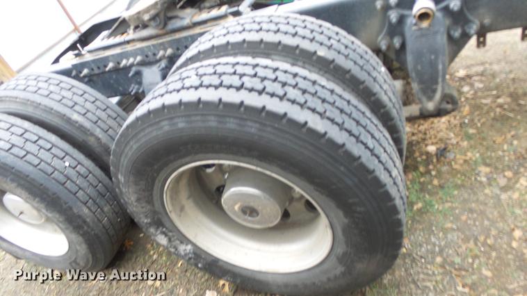 image for item DG2855 2016 Freightliner Cascadia semi truck