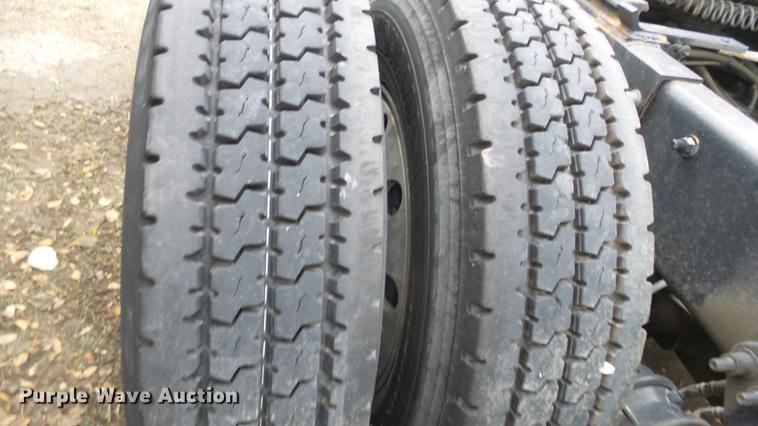 image for item DG2855 2016 Freightliner Cascadia semi truck